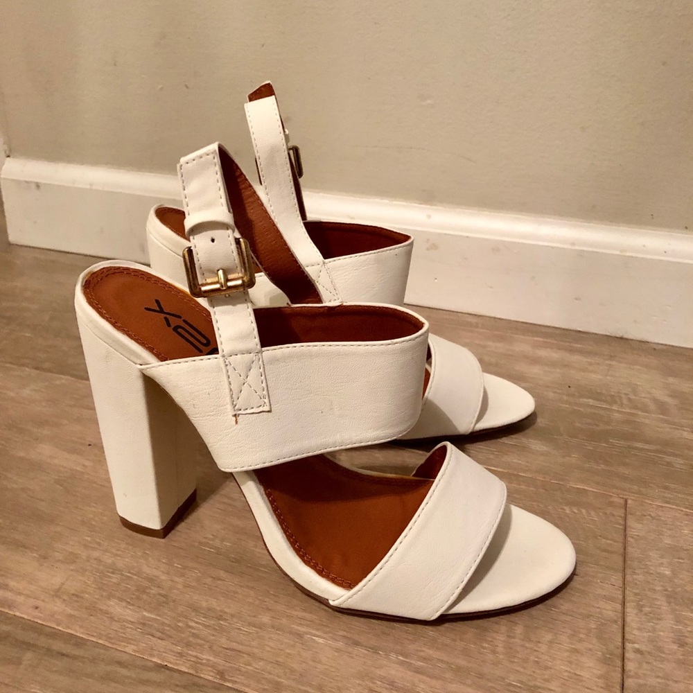 BRAND NEW. X2B, Chunky Heels, Size 7, White.
